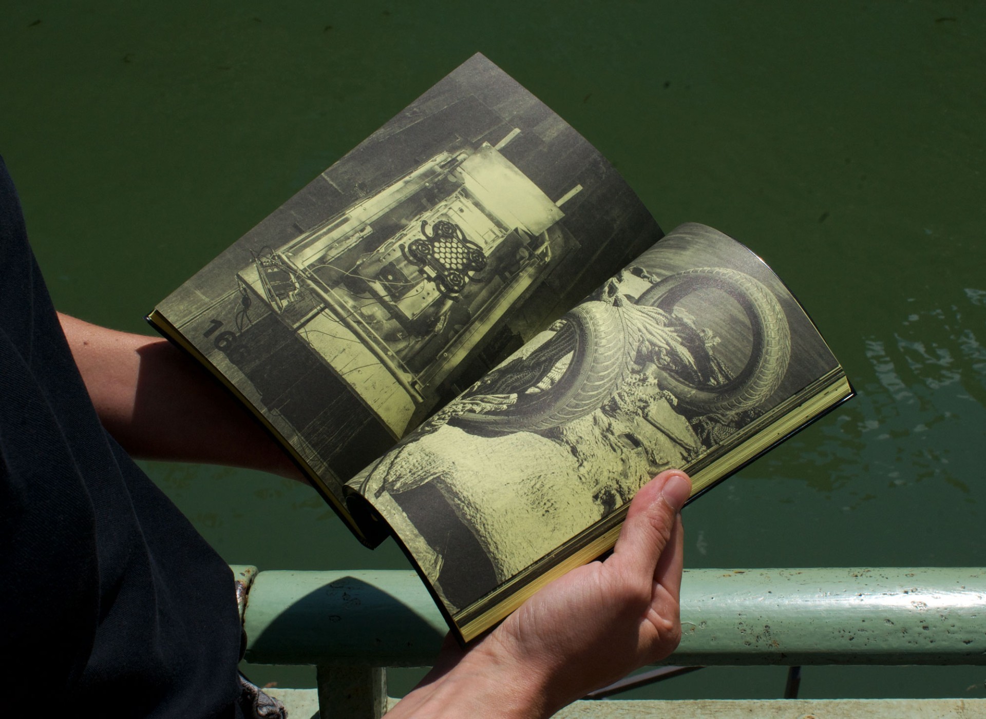 *Humain Autonome*, catalog, 14,8 × 20,5 cm, 224 p., MAC VAL, Contemporary art museum, Vitry-sur-Seine, 2024