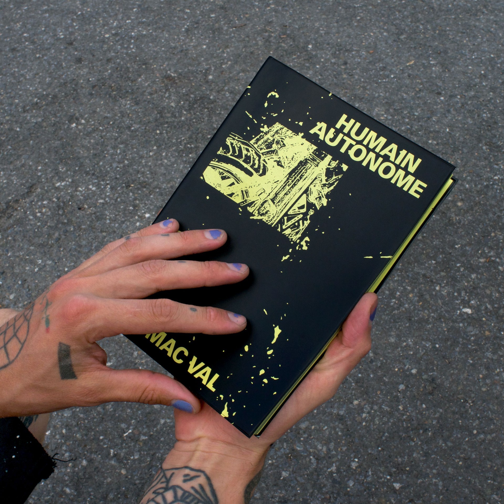 *Humain Autonome*, catalog, 14,8 × 20,5 cm, 224 p., MAC VAL, Contemporary art museum, Vitry-sur-Seine, 2024